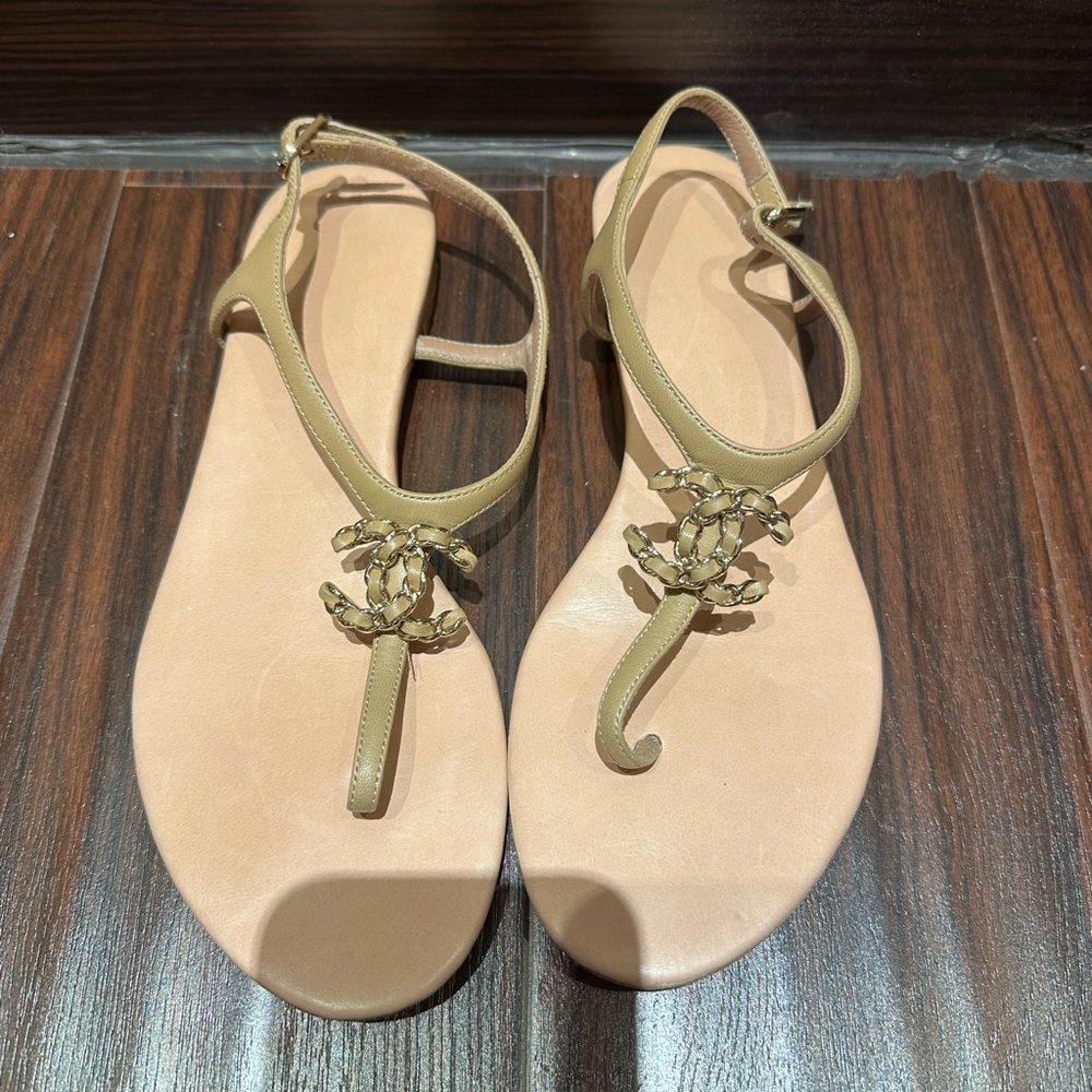 CHANEL Beige CC Sandals Thong Style